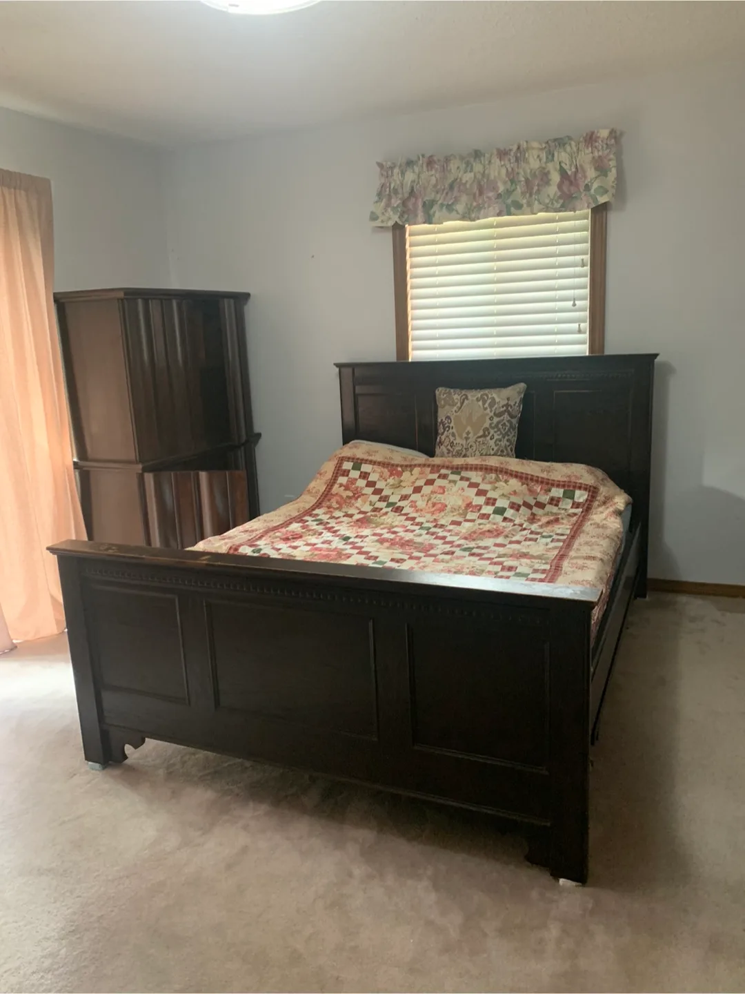 Wooden Bedroom Set thumbnail