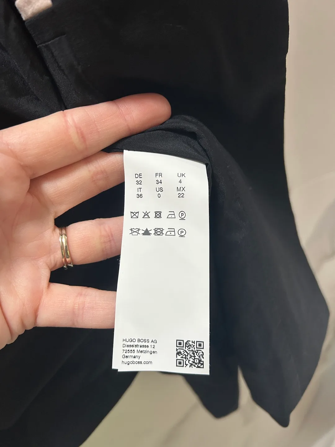 Hugo Boss 96% Virgin Wool Black Blazer (size 0) image indicator(6)