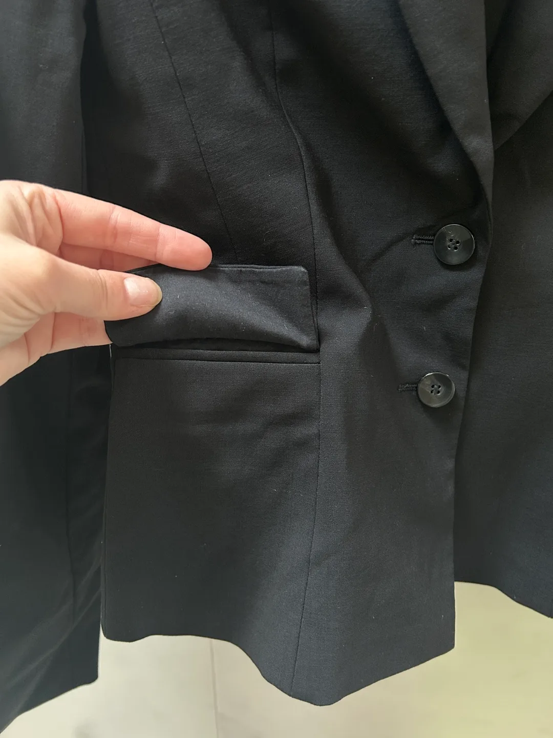 Hugo Boss 96% Virgin Wool Black Blazer (size 0) image indicator(3)