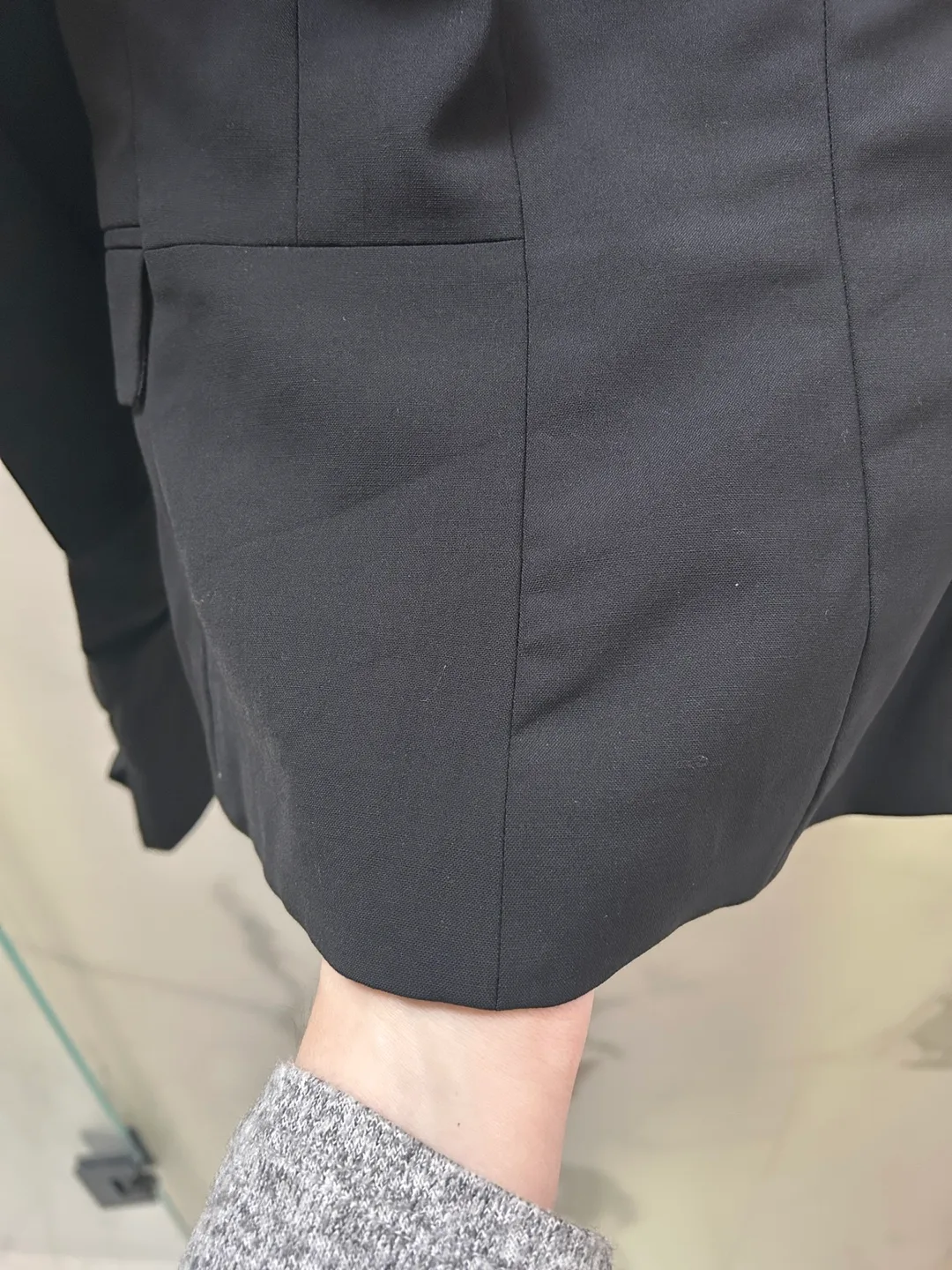 Hugo Boss 96% Virgin Wool Black Blazer (size 0) image indicator(9)