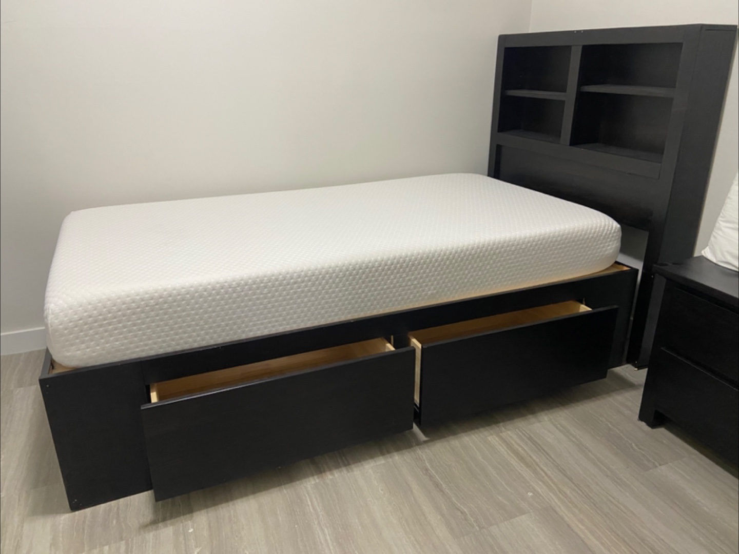 Bedroom furniture - twin bed, dresser & nightstand - photo 3
