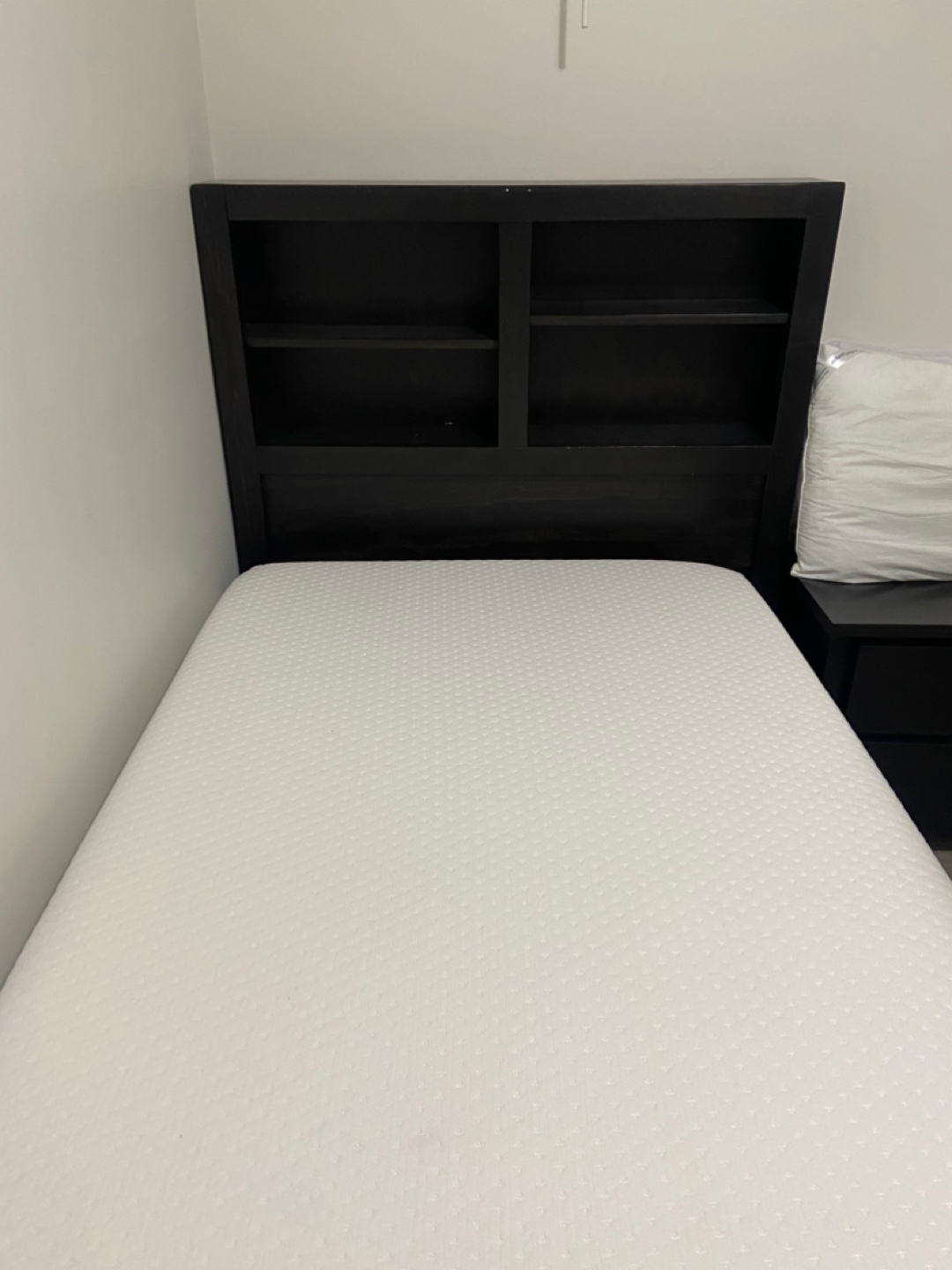Bedroom furniture - twin bed, dresser & nightstand - photo 2