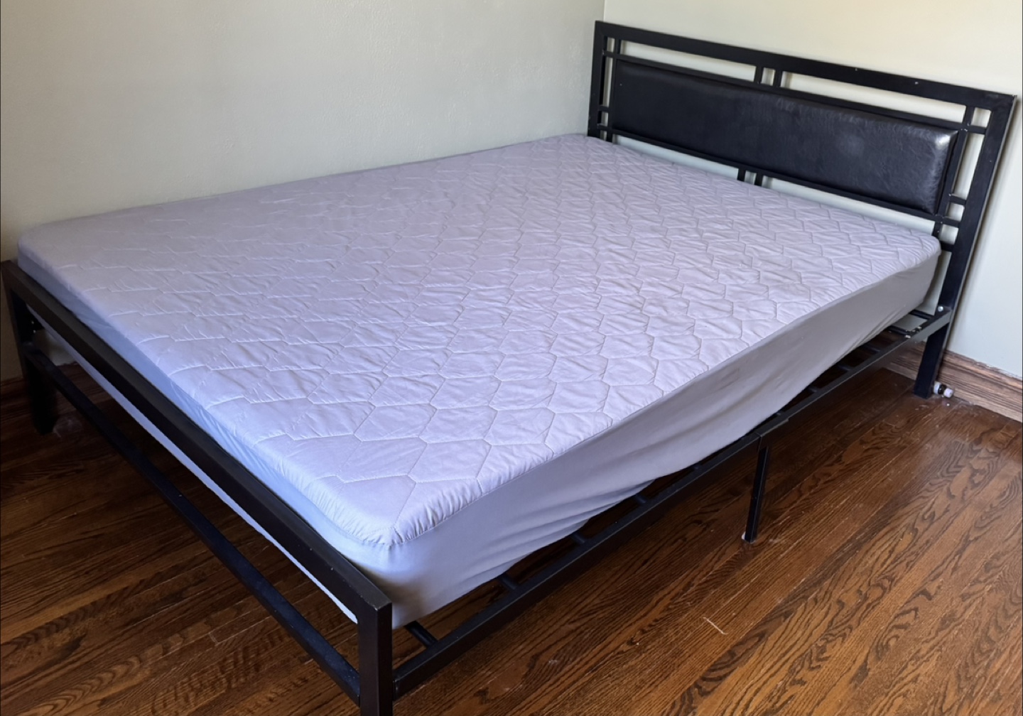 Queen Size Bed Frame with Mattress - photo 2