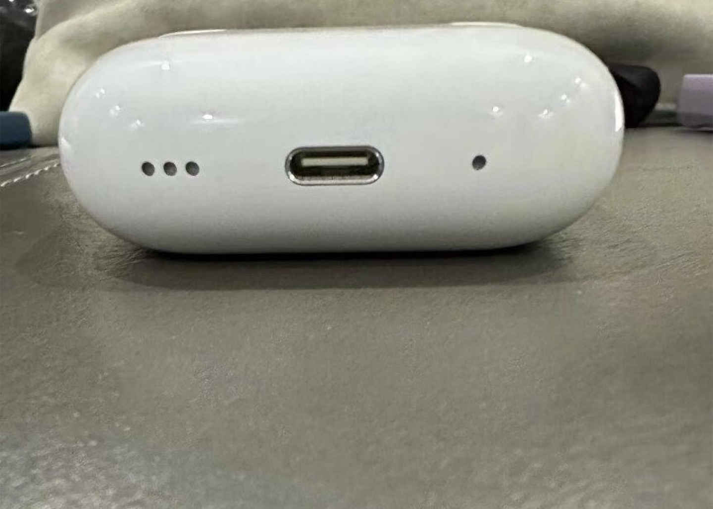 AirPods Pro (2nd generation) with MagSafe Charging Case (USB-C) - photo 2