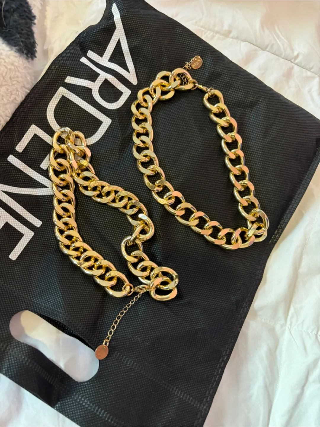 Gold chain necklace thumbnail