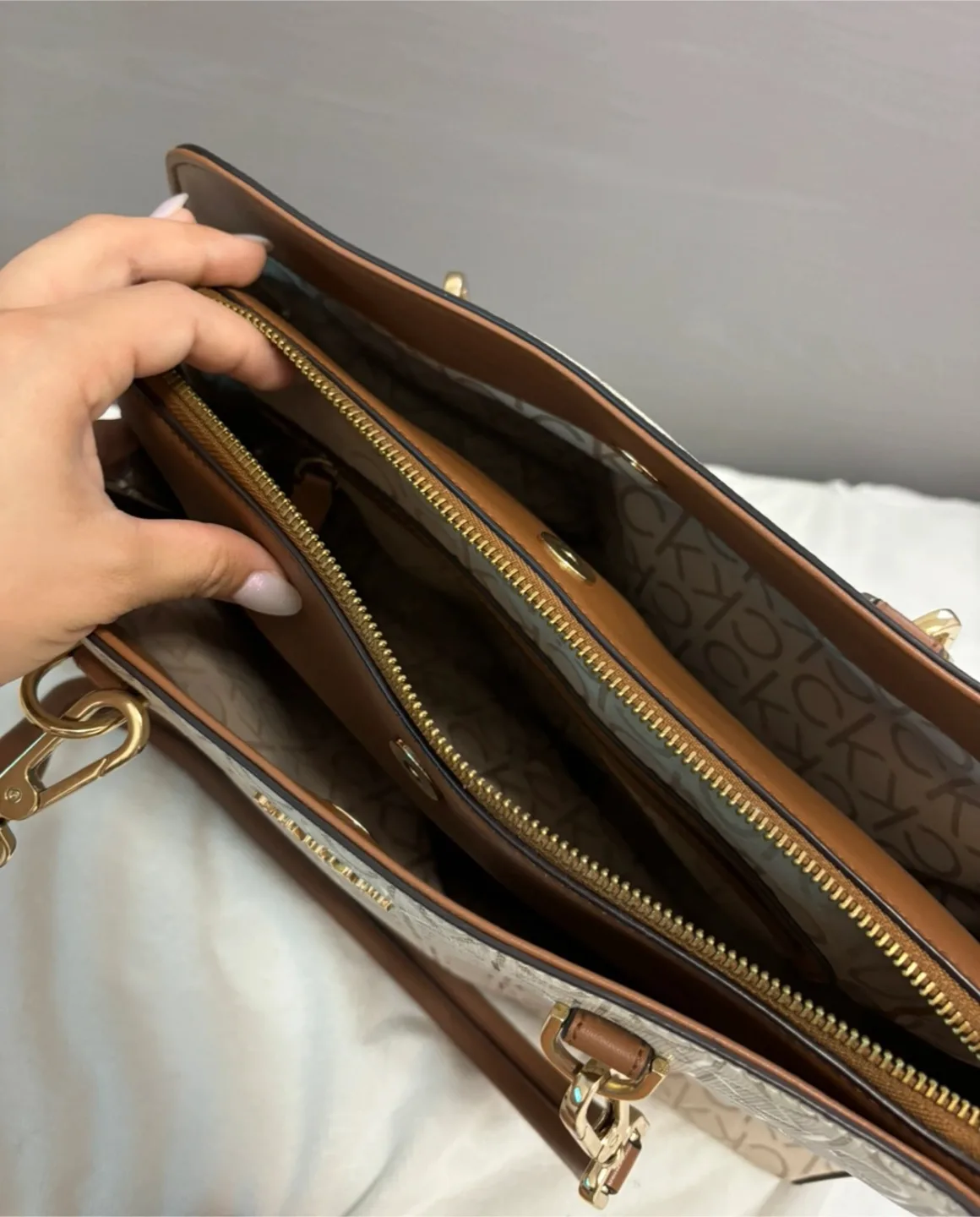 Calvin Klein Handbag image indicator(4)