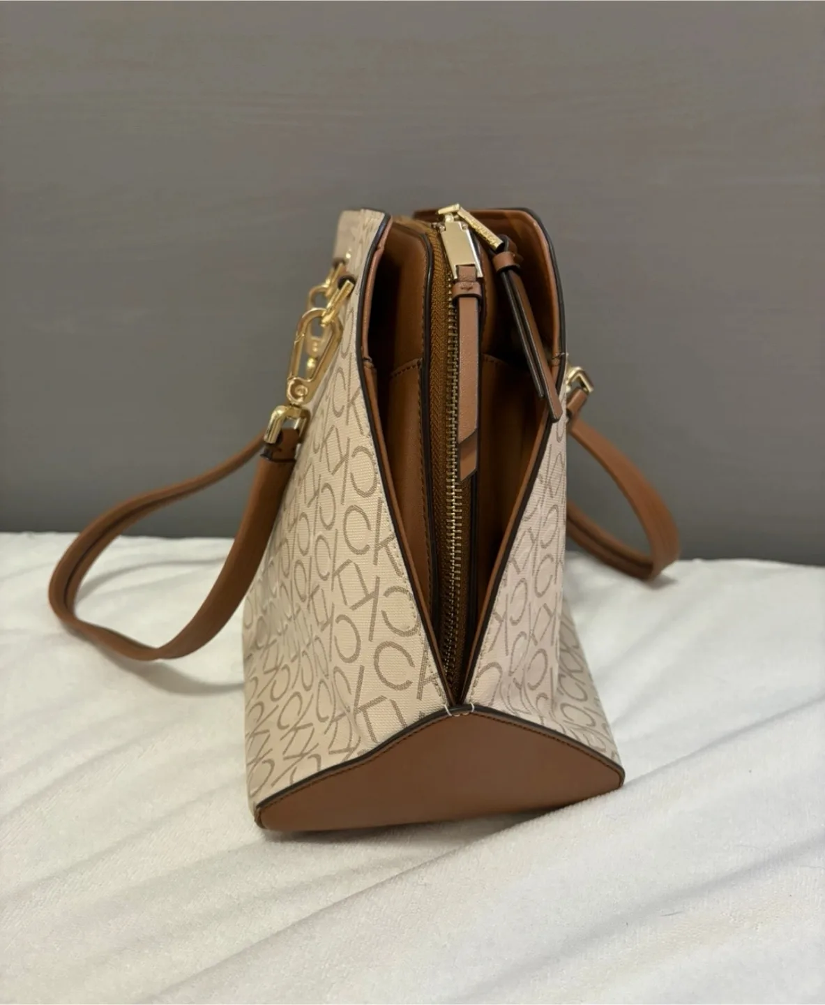 Calvin Klein Handbag image indicator(3)