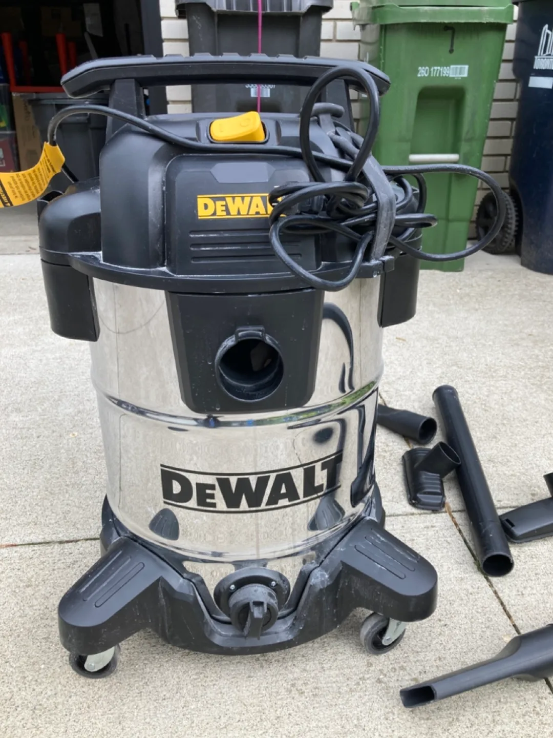 DEWALT Wet/Dry Vacuum thumbnail