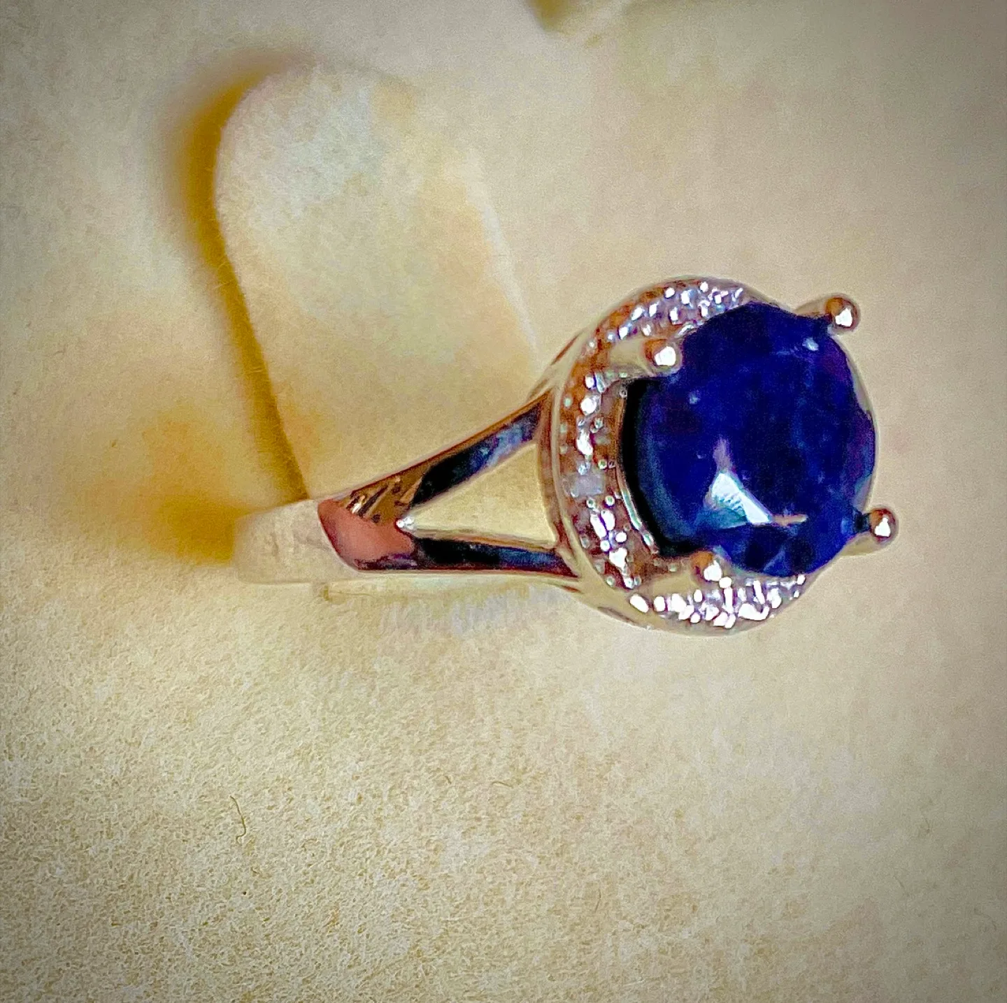 Blue Sapphire & White Diamond 💍 Ring (Jewelry) image indicator(3)