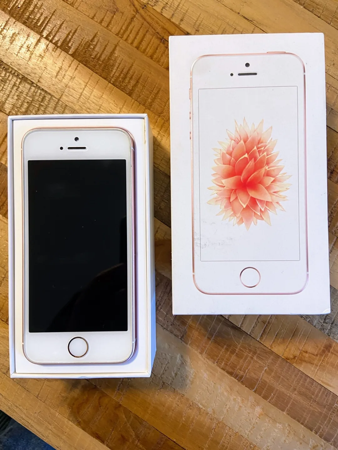 Apple iPhone SE 32GB - Rose Gold thumbnail