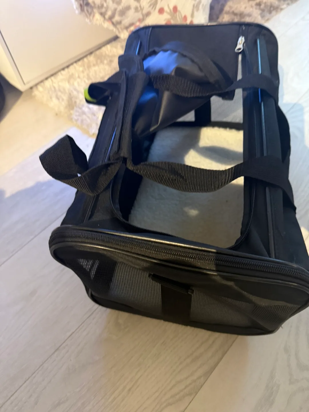 Black Pet Carrier image indicator(6)