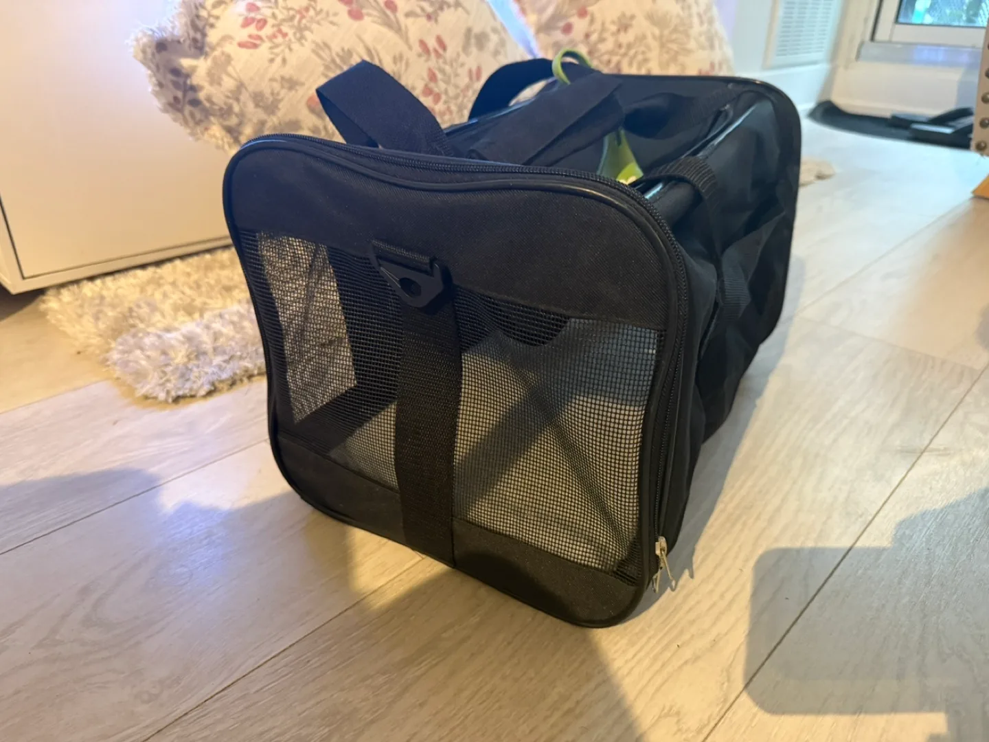 Black Pet Carrier image indicator(7)