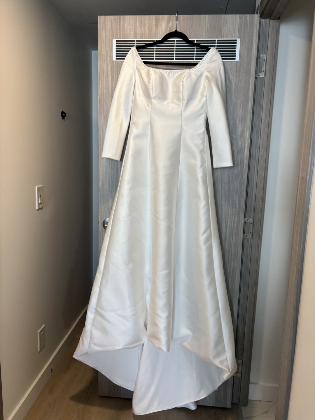 Elegant Wedding Gown - photo 2