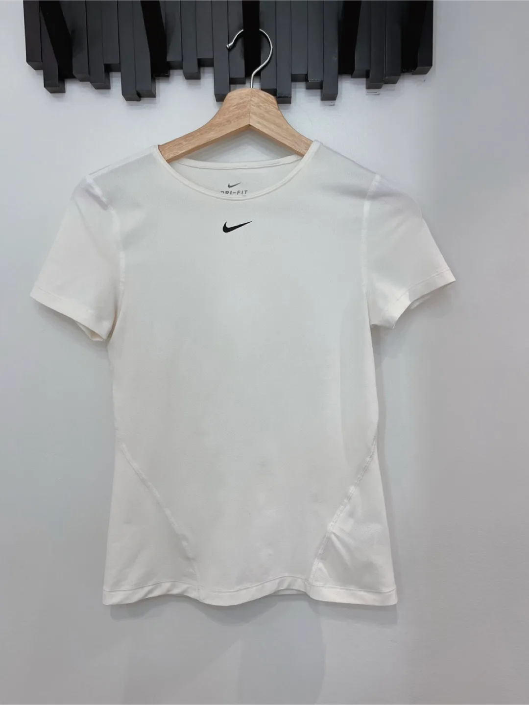 Nike Dri-Fit Stretchy White T-Shirt-Size XS thumbnail