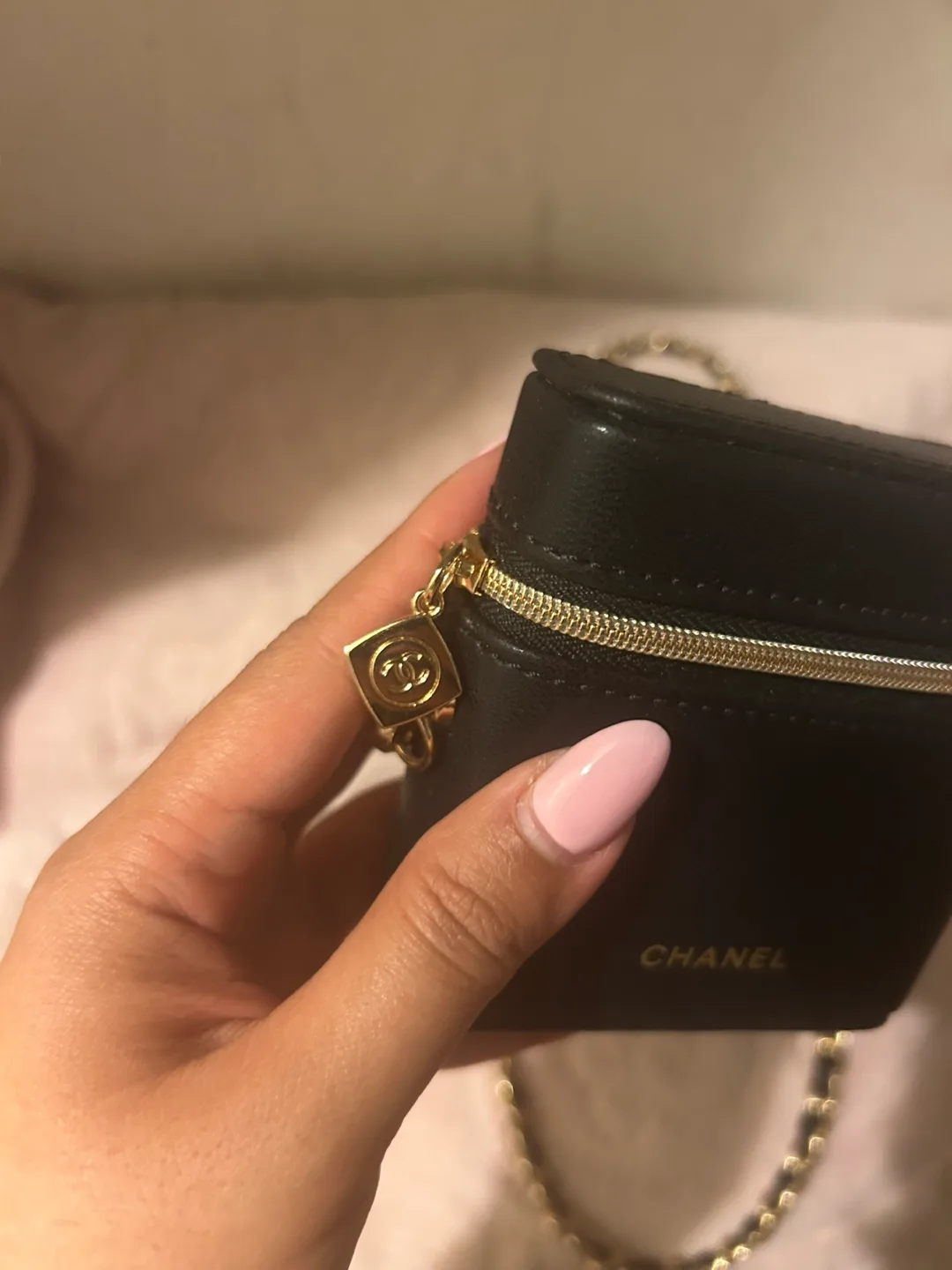 Chanel Black Vanity Crossbody Bag image indicator(2)