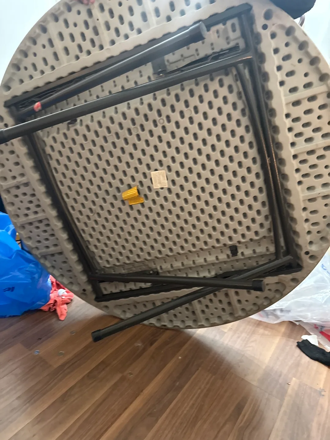 Round Folding Table image indicator(3)