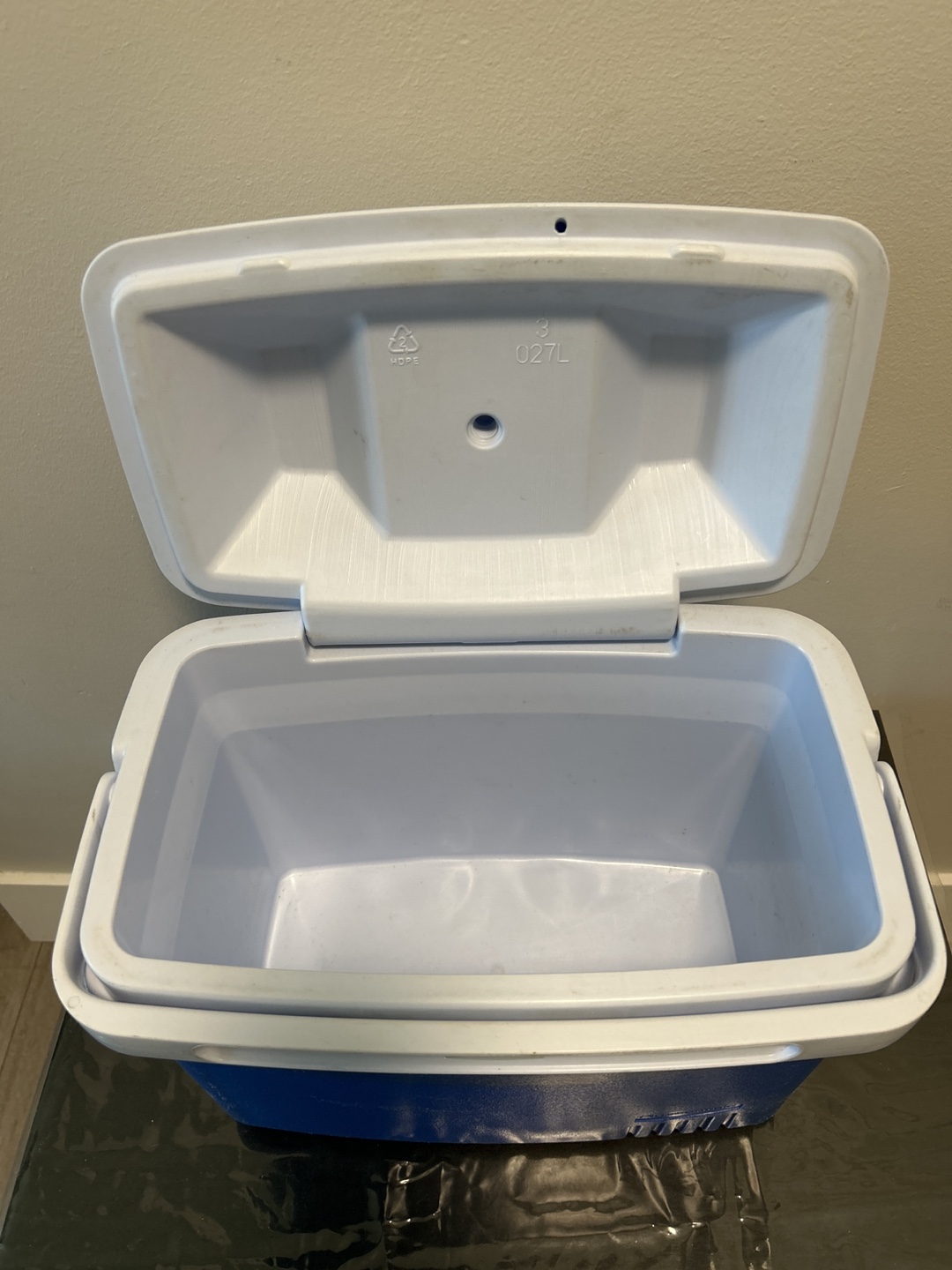Rubbermaid Blue and White Cooler - photo 2