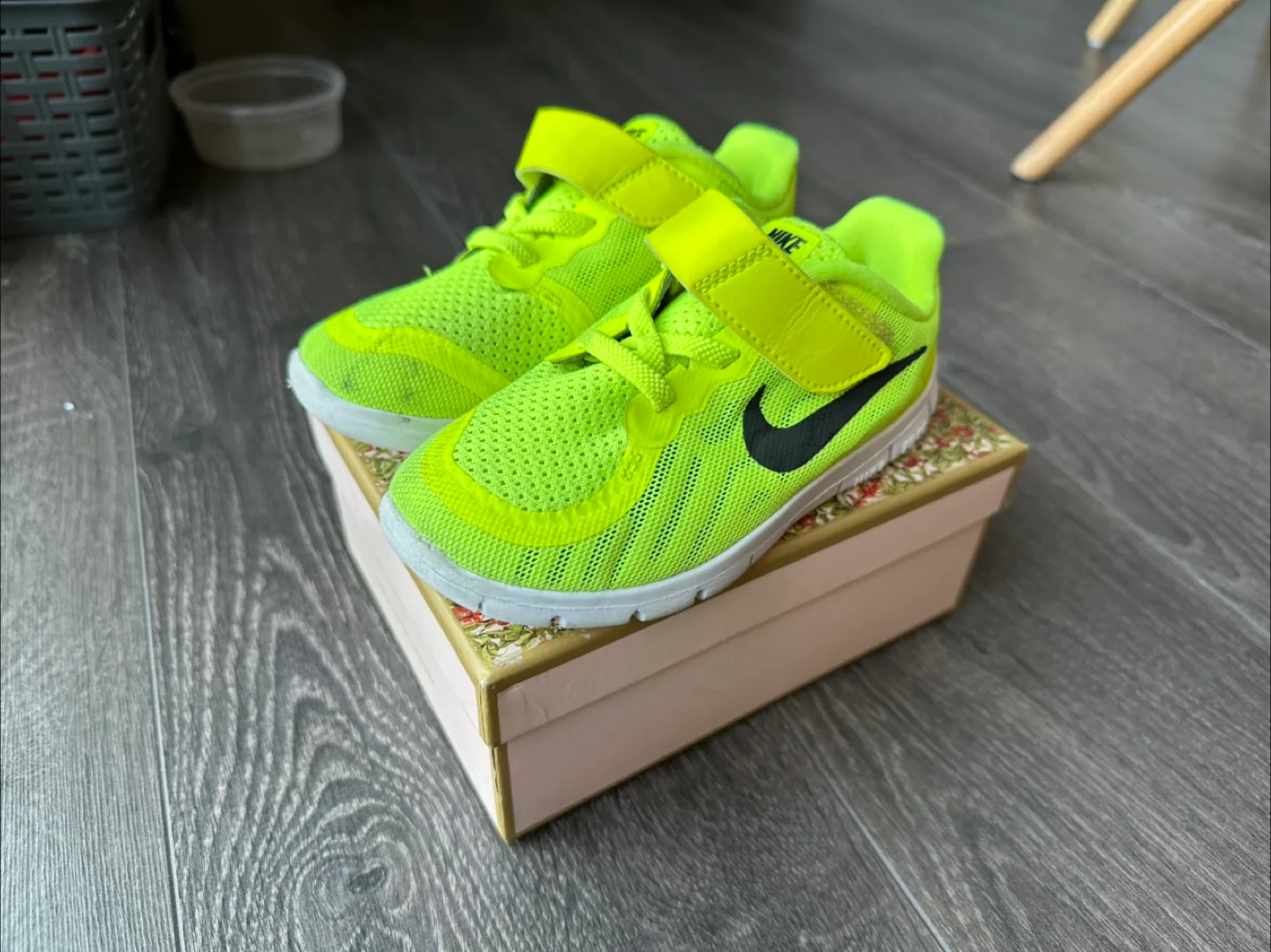 NIKE free run toddler shoes Size 9c thumbnail