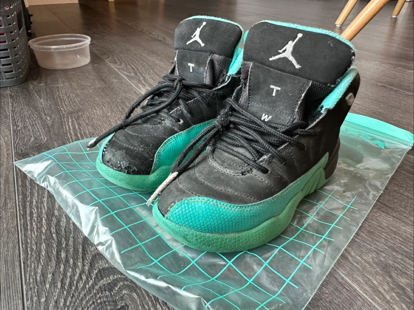 Youth Jordan 12's Size 11c thumbnail