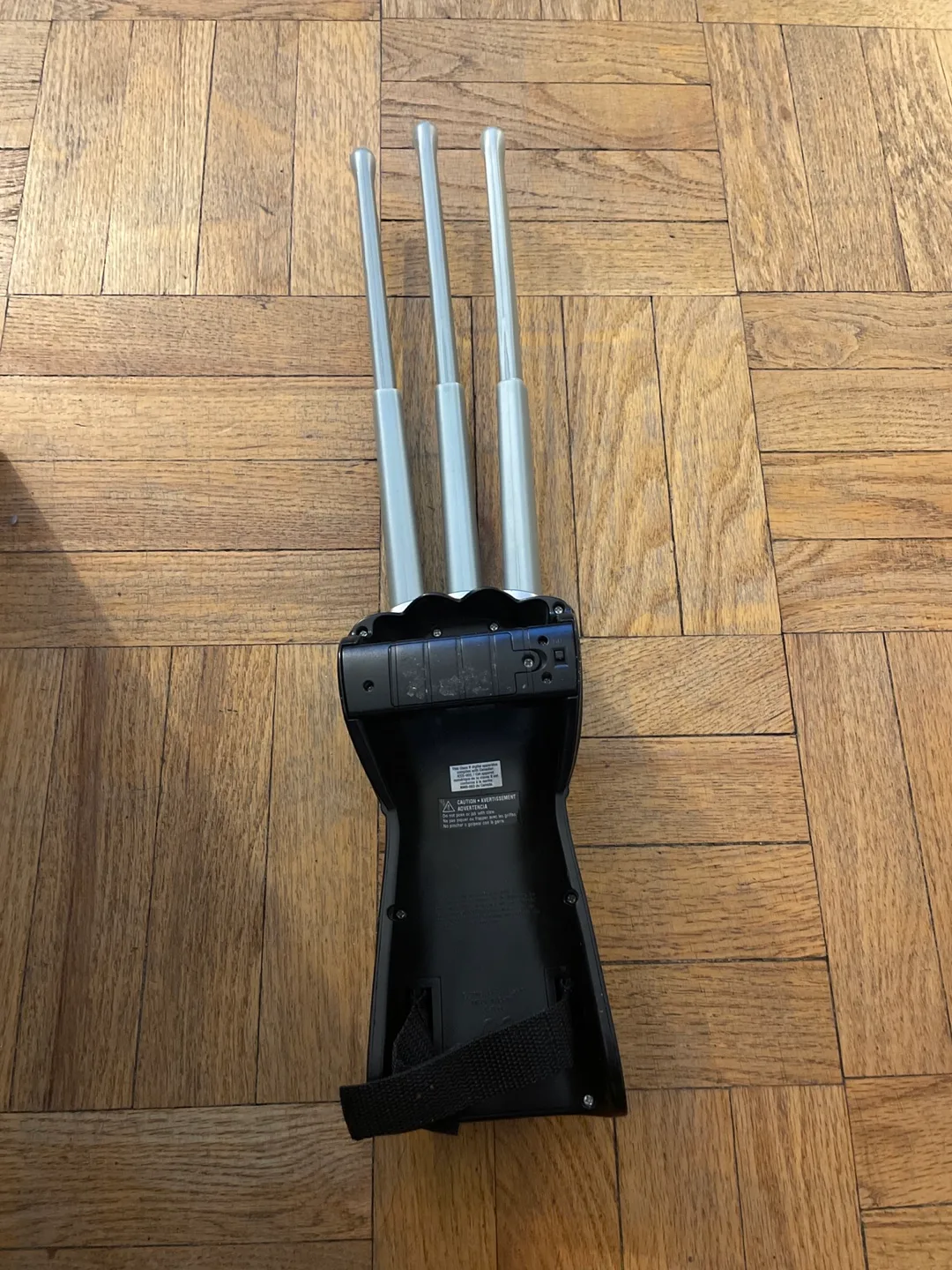 Hasbro 2008 Marvel x-Men Wolverine extendable claws image indicator(2)