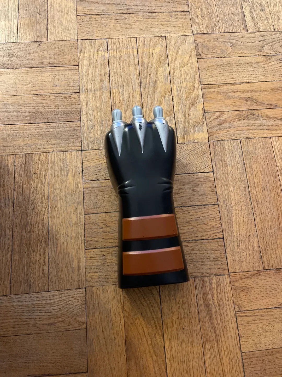Hasbro 2008 Marvel x-Men Wolverine extendable claws image indicator(4)