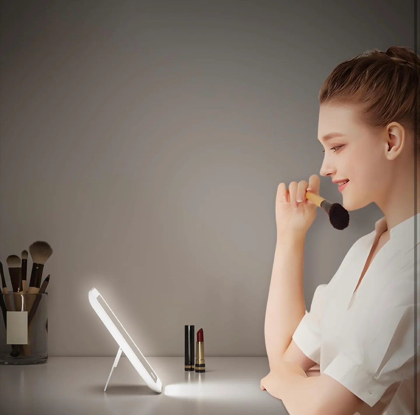 Portable Makeup Mirror with LED Lighting image indicator(7)