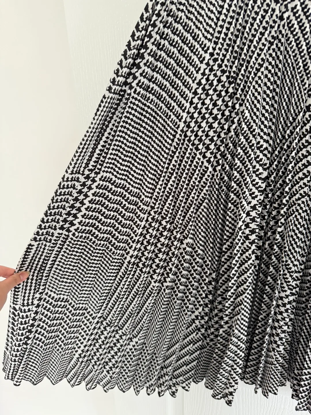 Black/White Houndstooth Pleated Skirt image indicator(3)