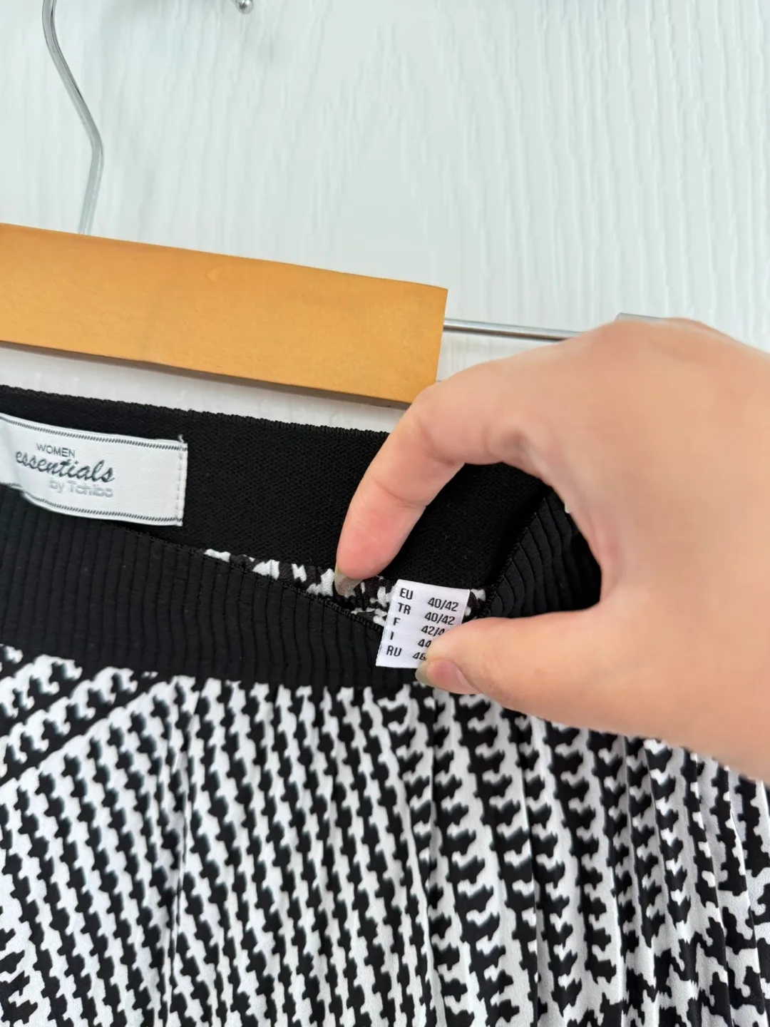 Black/White Houndstooth Pleated Skirt image indicator(4)