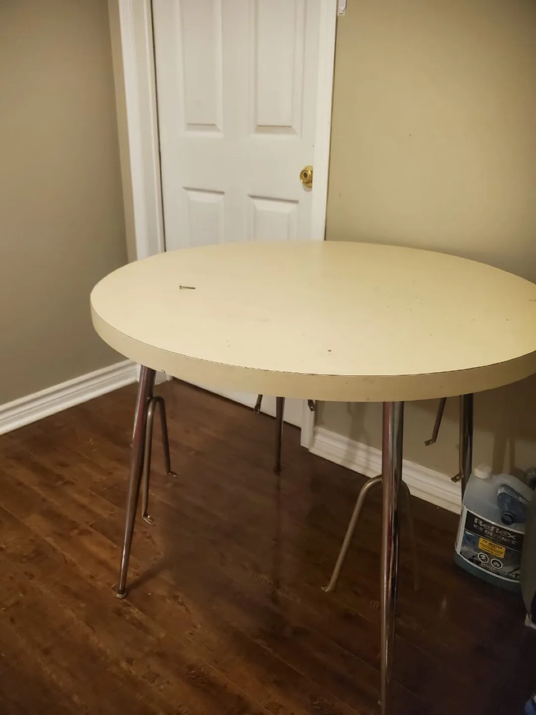 Vintage Round Dining Table thumbnail