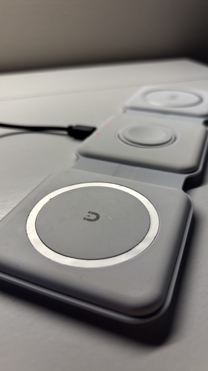 Foldable Wireless Charger - photo 3
