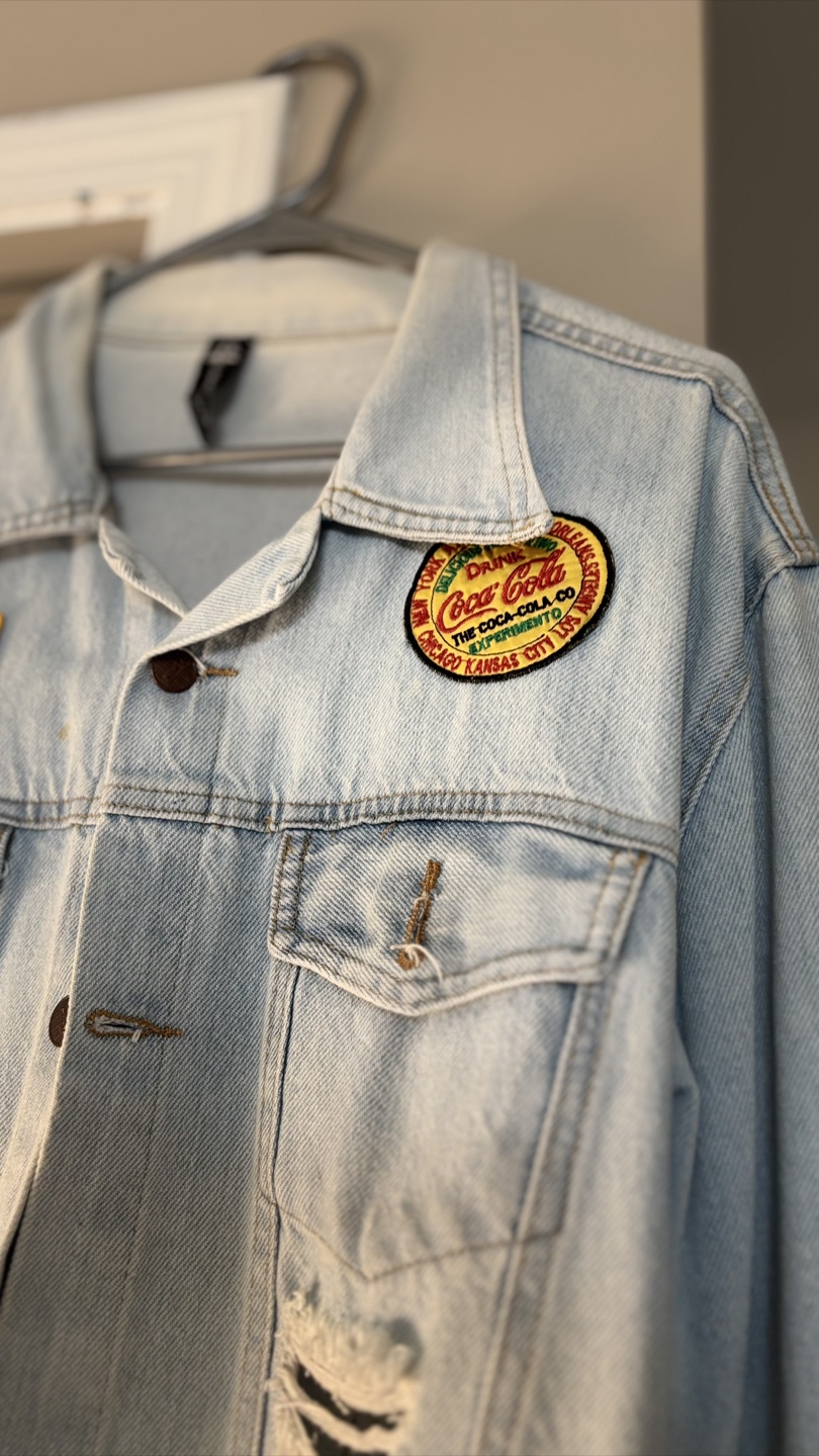 Light-wash denim jacket - photo 4