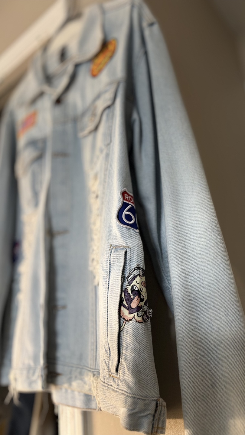 Light-wash denim jacket - photo 5