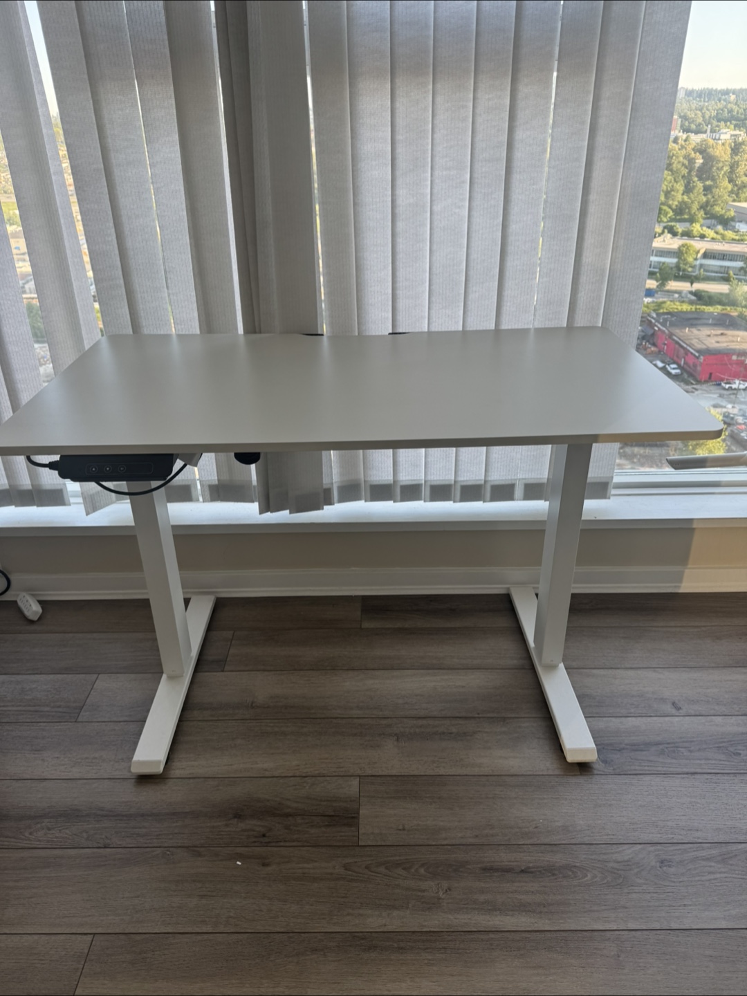 Adjustable standing desk and office chair - photo 3