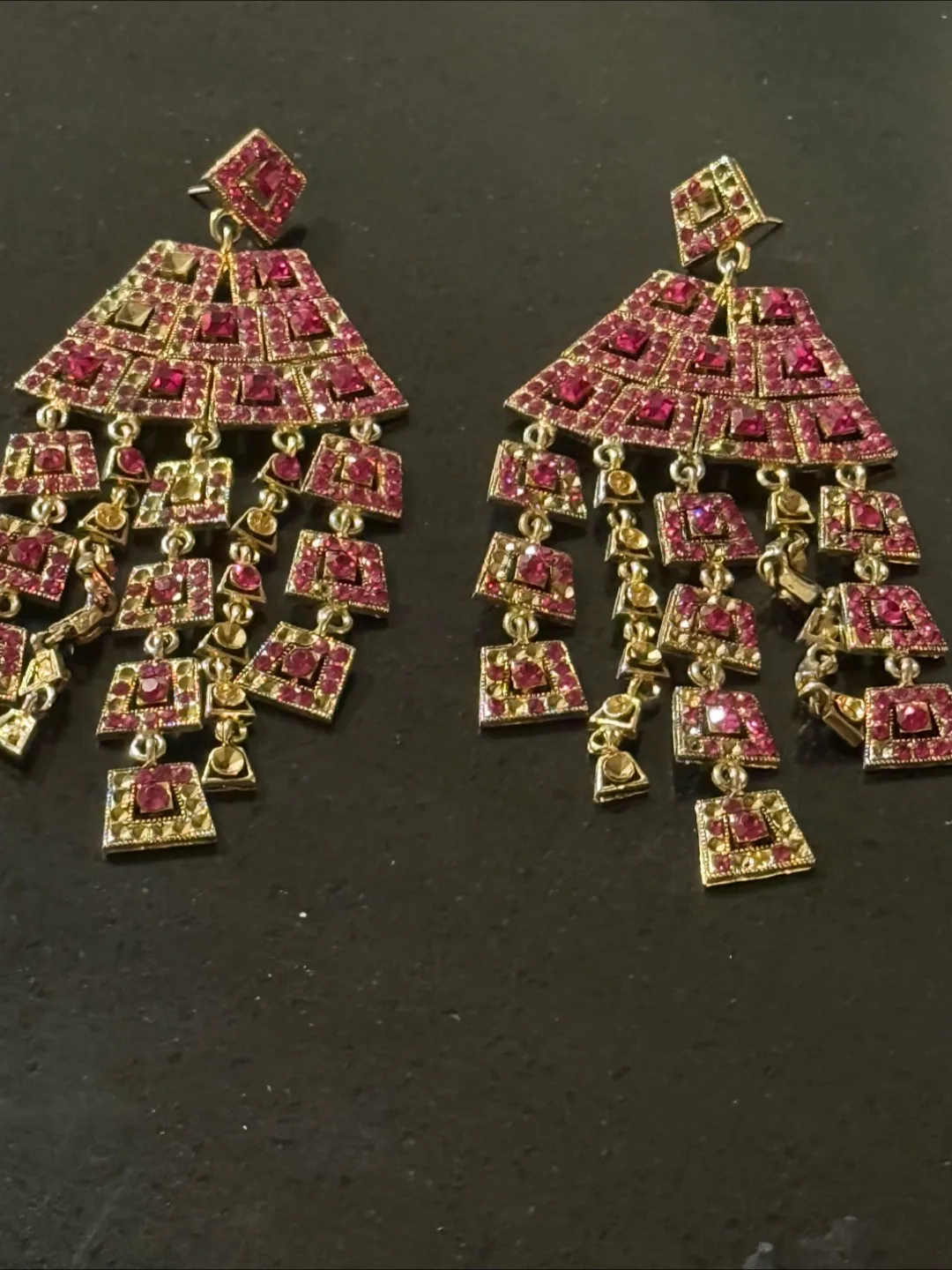 Dazzling pink dangle earrings image indicator(3)