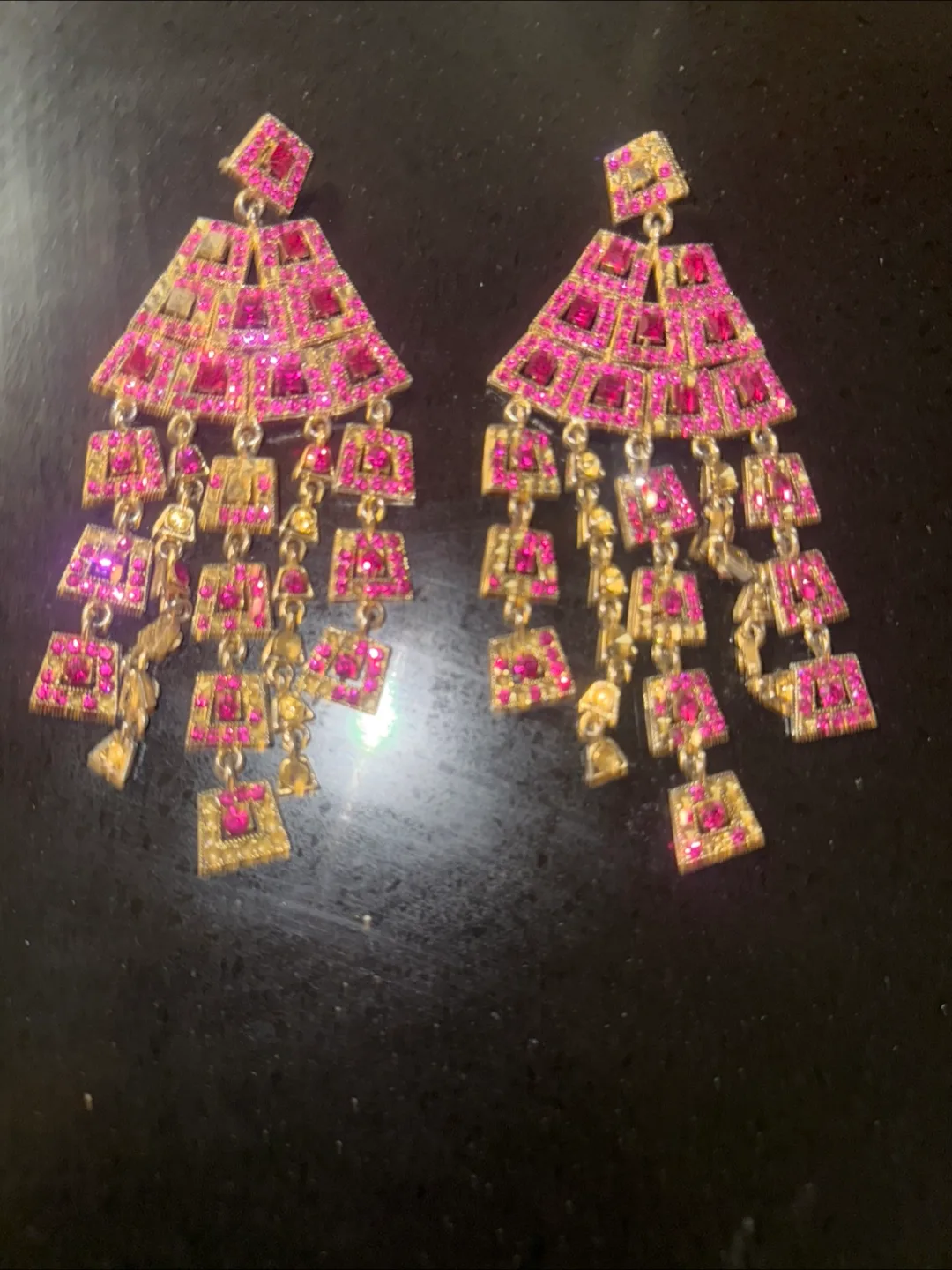 Dazzling pink dangle earrings image indicator(2)