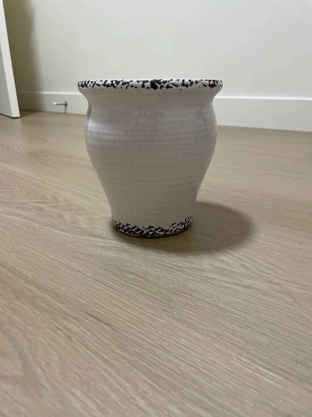 White crackle glaze planter thumbnail