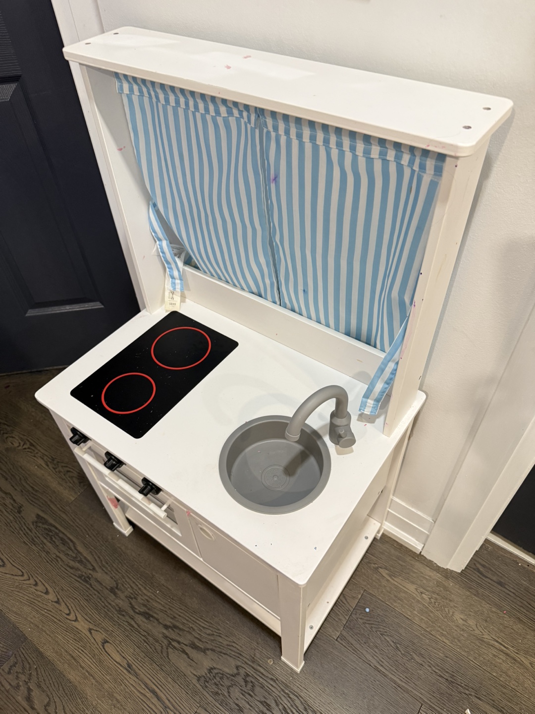 Wooden play kitchen with curtain - photo 2