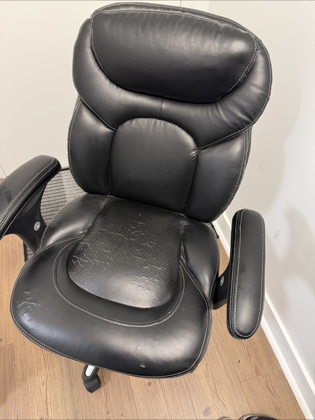 Black office chair - photo 3