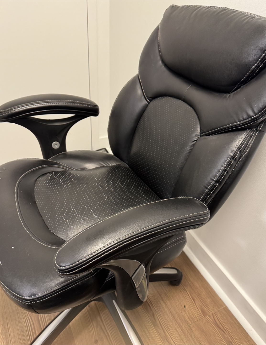 Black office chair - photo 2
