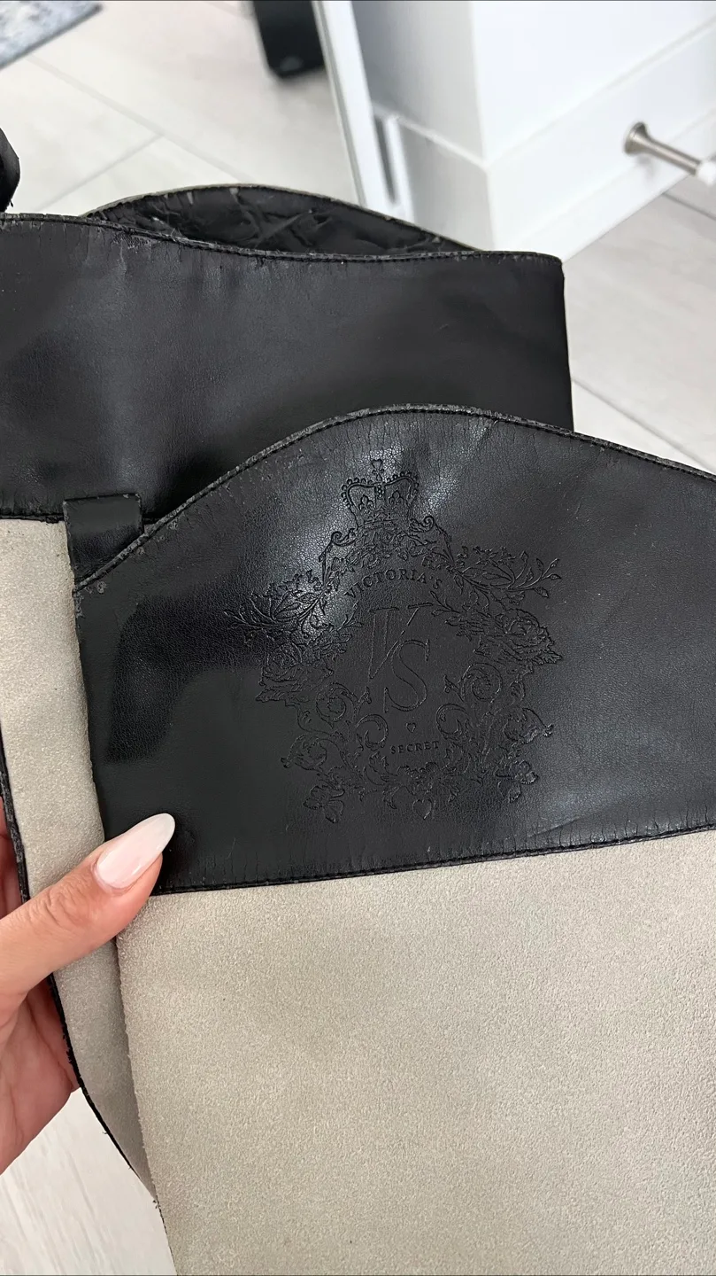 VICTORIAS SECRET knee high boots - size 9B image indicator(4)