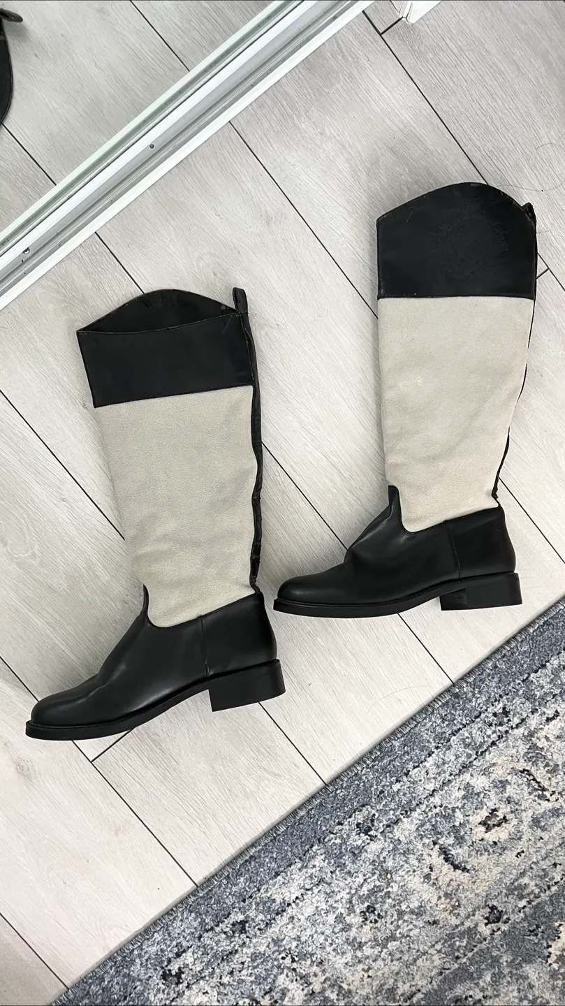 VICTORIAS SECRET knee high boots - size 9B image indicator(3)