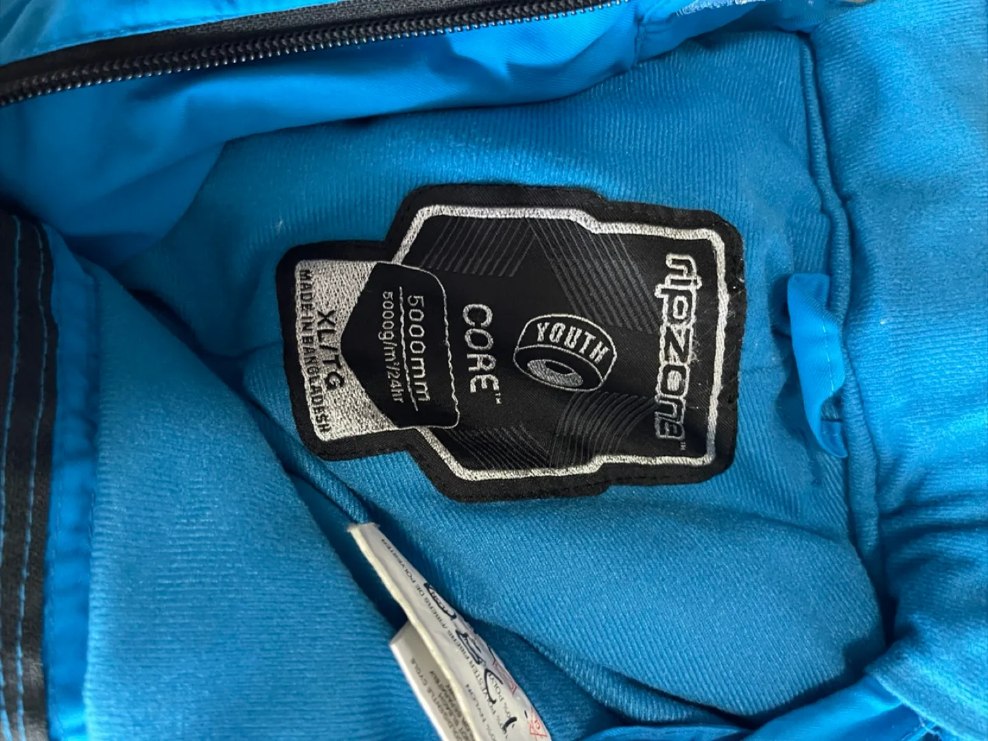 Columbia and Ripzone Snow Pants image indicator(2)