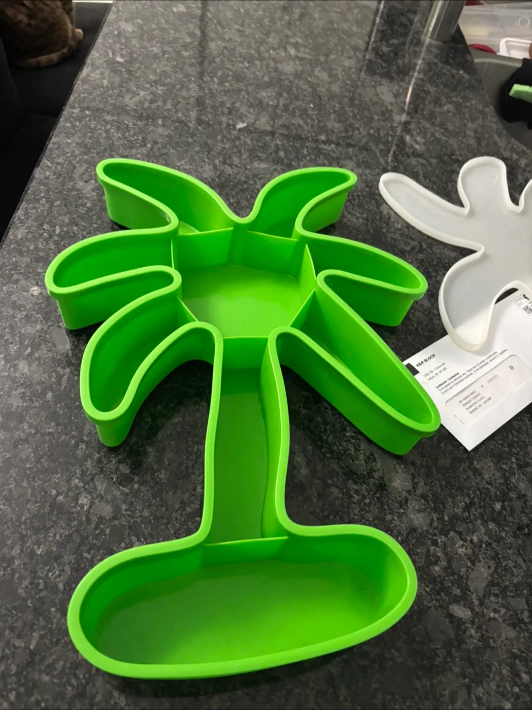 Palm Tree Shaped snack/ fruit/veggie serving tray with lid image indicator(2)