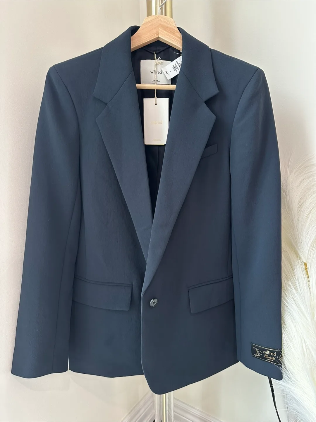 Aritzia Generation Blazer Crepette Size 0 NWT thumbnail