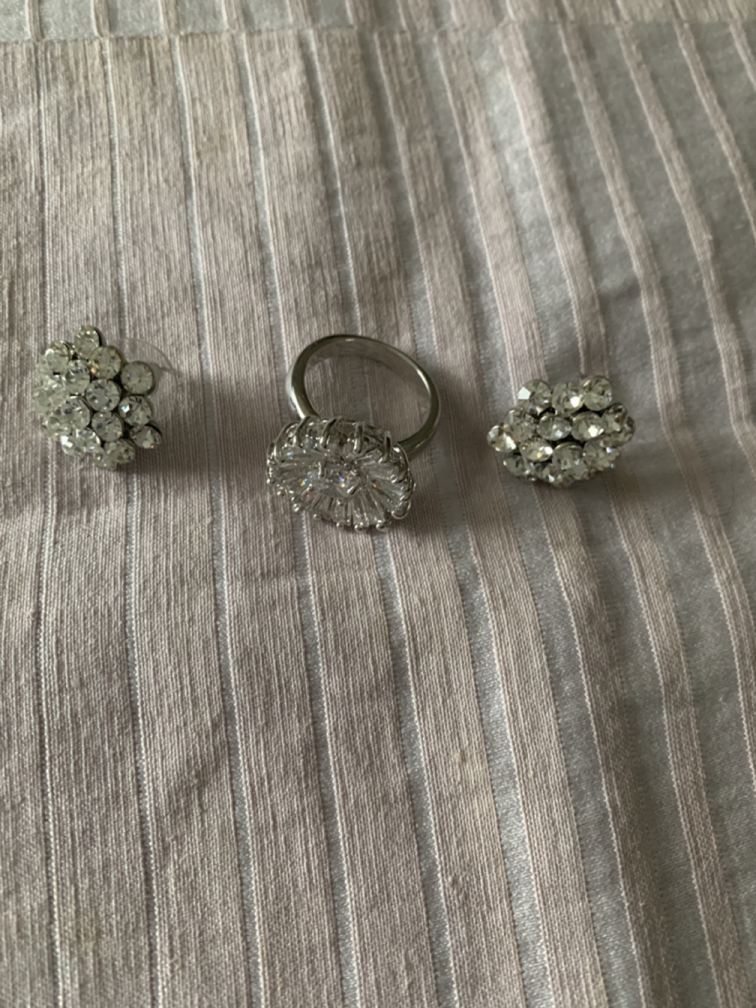 Jewellery Set - Ring and Earrings