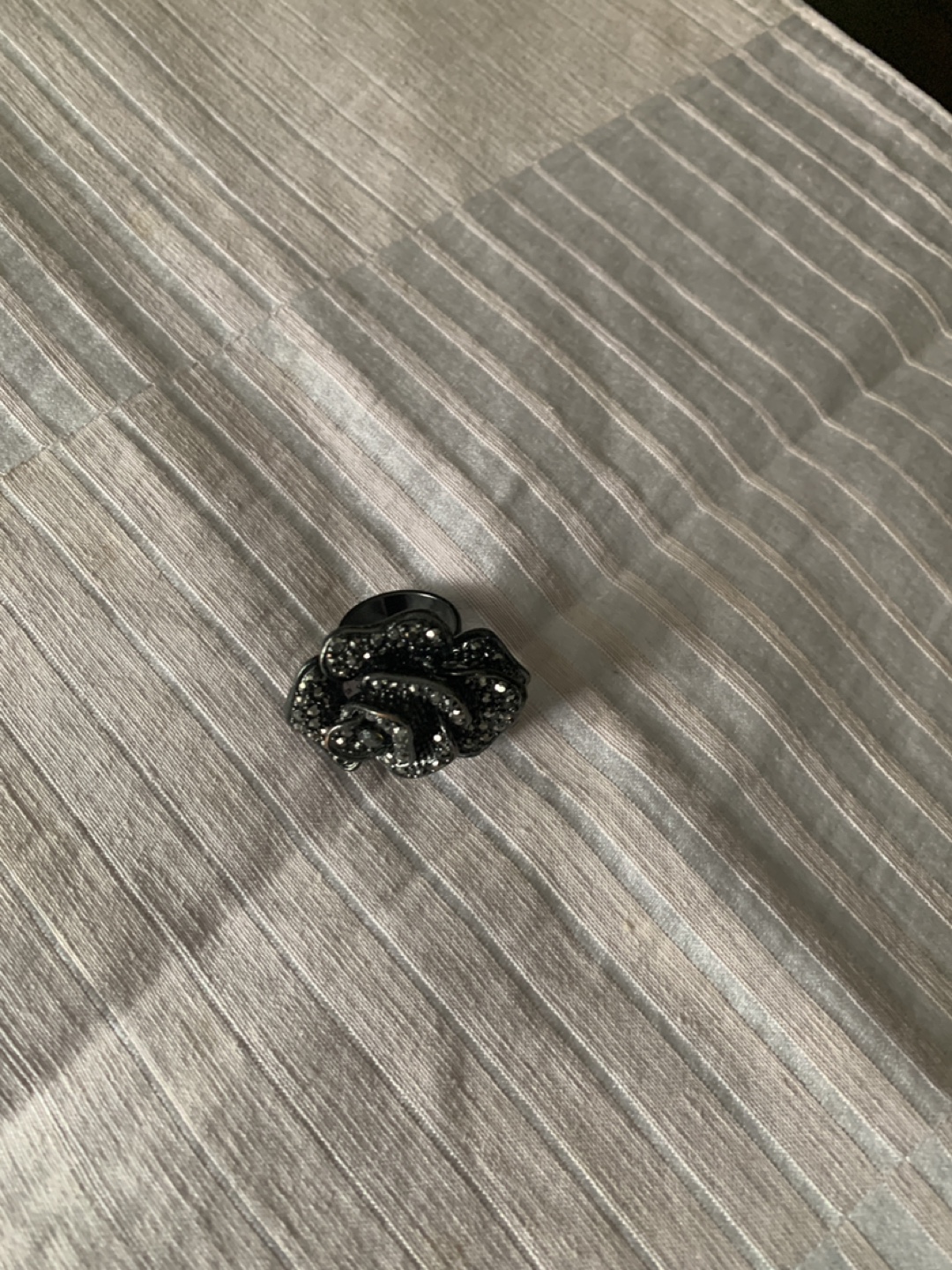 Black Flower Ring
