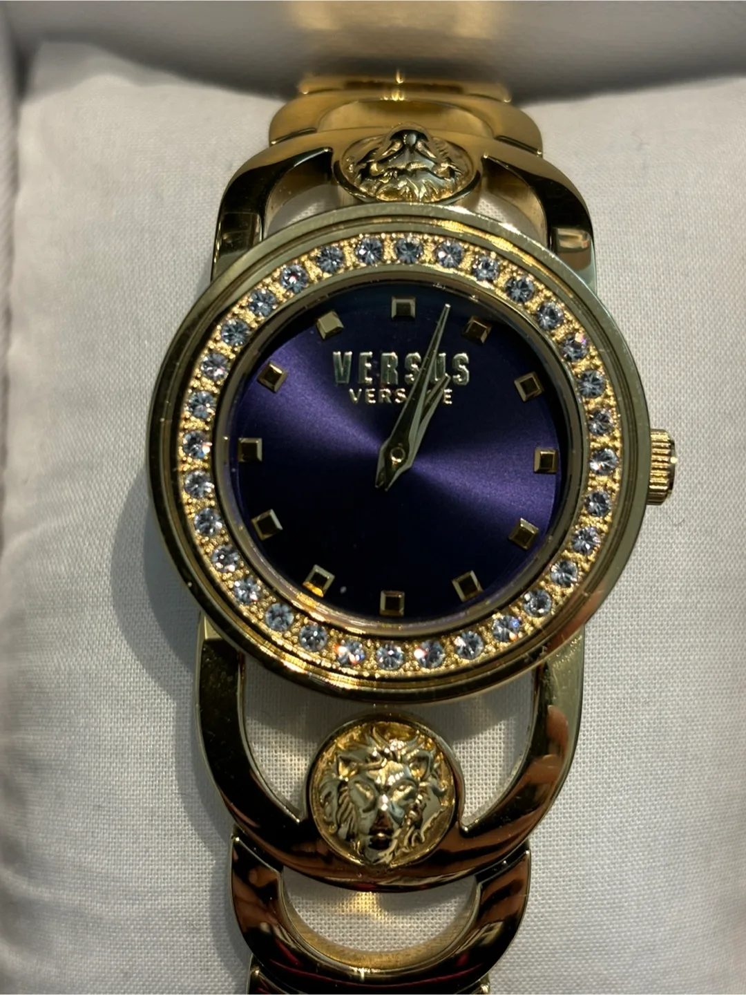 Versus Versace Medusa Watch image indicator(2)