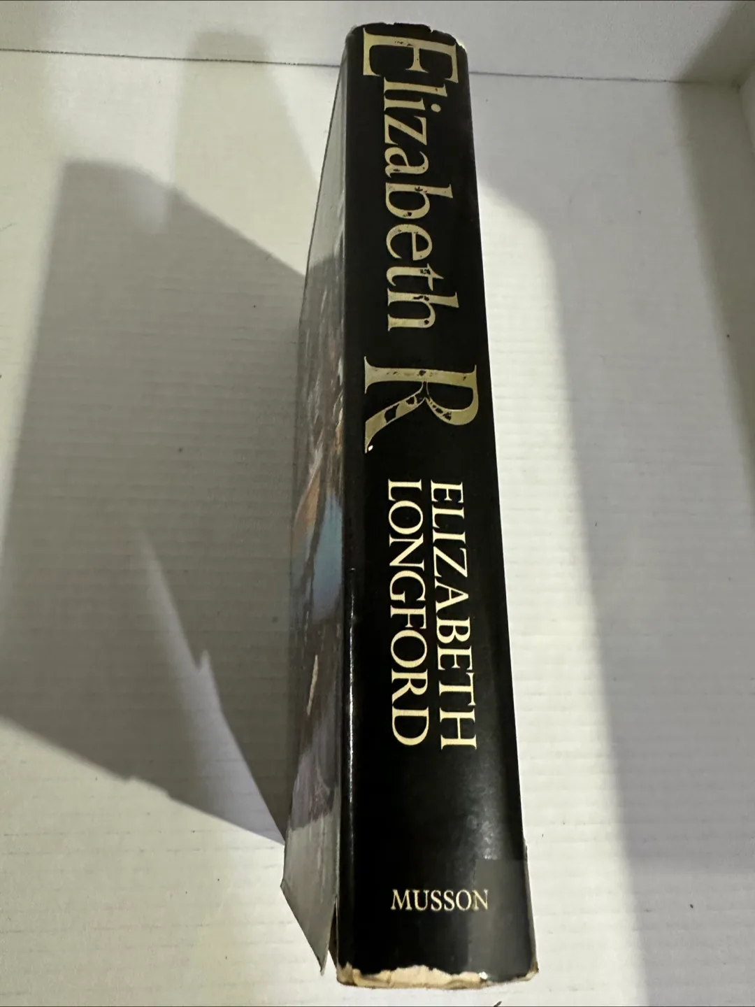 Elizabeth R. A Biography by Elizabeth Longford image indicator(2)