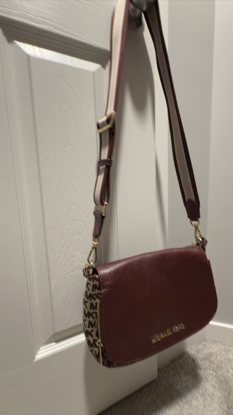 Michael Kors Burgundy Handbag - photo 3
