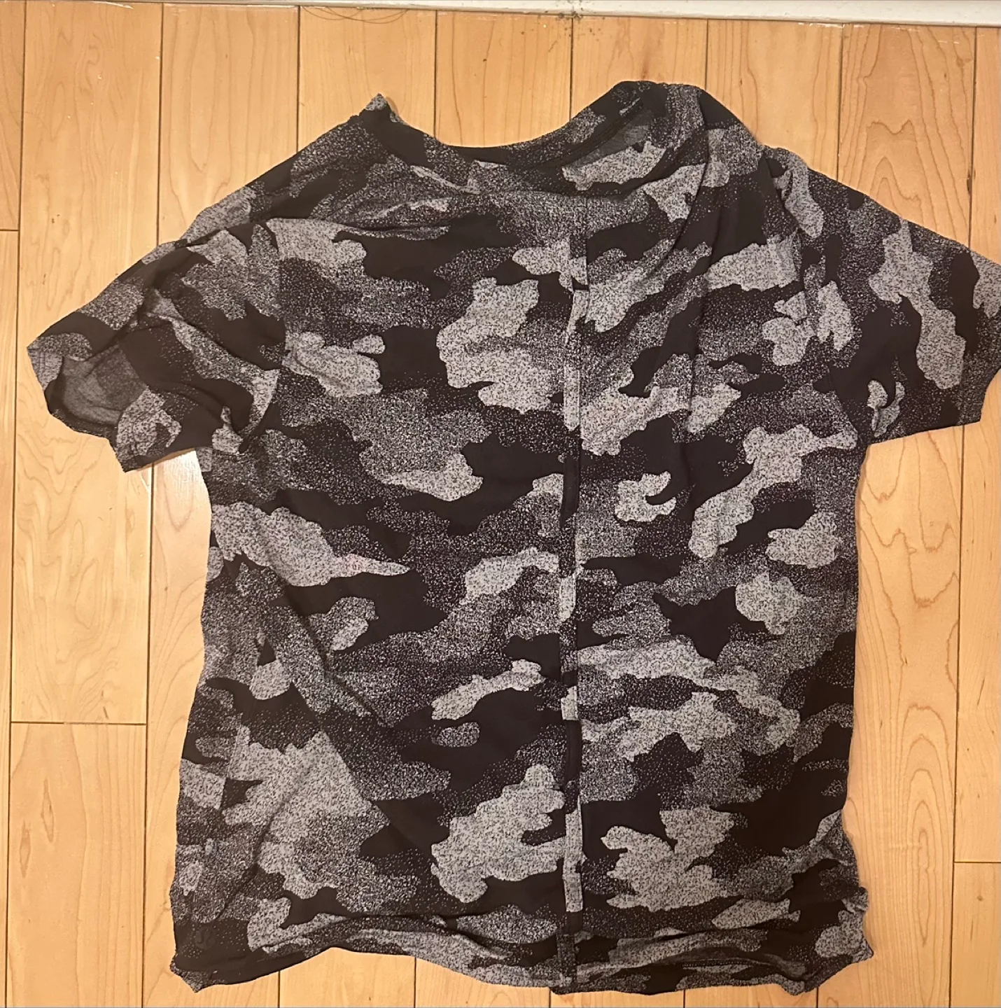 Lululemon Camouflage Pattern T-Shirt image indicator(2)